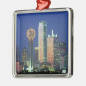 'Dallas, TX skyline 's nachts met Reunion Tower' Metalen Ornament (Links)