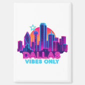 Dallas Vibes Only – Neon Skyline 1980s Synthwave A Magneet (Voorkant)