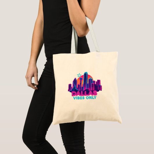Dallas Vibes Only – Neon Skyline 1980s Synthwave A Tote Bag (Voorkant (product))