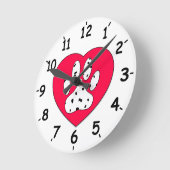 Dalmatiaanse poot afdrukken in rood hart ronde klok (Hoek)