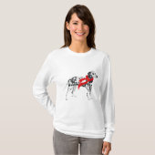 Dalmatiër in een rode sjaal t-shirt (Voorkant volledig)