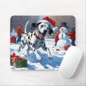 Dalmatiër rent in de sneeuw met kerstmuts muismat (Met muis)