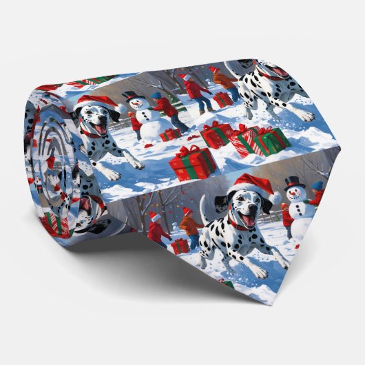 Dalmatiër rent in de sneeuw met kerstmuts stropdas (Opgerold)