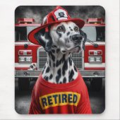 Dalmation draagt een gepensioneerd Shirt Muismat (Voorkant)