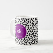 Dalmatische hond Abstract patroon Paarse monogram Koffiemok (Voorkant links)