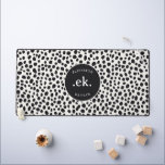 Dalmatische hond Abstract patroonmonogram Bureaumat<br><div class="desc">Breng persoonlijkheid naar uw werkruimte met de Dalmatische Hond Abstract Patroon Monogram Desk Mat. Met een creatief abstract Dalmatisch ontwerp voegt deze bureaulat een leuke en stijlvolle touch toe aan uw bureau terwijl u uw werkoppervlak beschermt. Pas het aan met een monogram voor een persoonlijke flair, waardoor het een ideaal...</div>