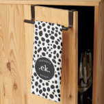 Dalmatische hond Abstract patroonmonogram Theedoek<br><div class="desc">De Dalmatische Hond Abstract Patroon Monogram Ronde Kussen is voorzien van een opvallend Dalmatisch geïnspireerd abstract ontwerp in combinatie met een gepersonaliseerd monogram voor een eigentijds en uniek accent. Perfect voor het versieren van banken, stoelen of bedden, dit ronde kussen voegt een speelse maar verfijnde touch toe aan elke ruimte....</div>