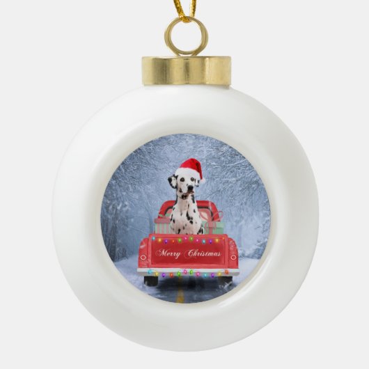 Dalmatische Hond in Sneeuw zittend in Kerstmis Keramische Bal Ornament (Voorkant)