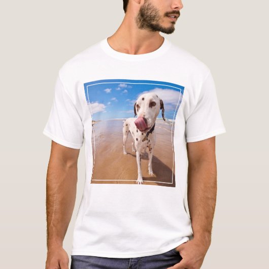 Dalmatische hond op strand t-shirt (Voorkant)