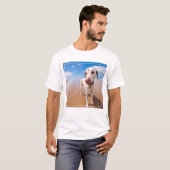 Dalmatische hond op strand t-shirt (Voorkant volledig)
