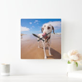 Dalmatische hond op strand vierkante klok (Huis)