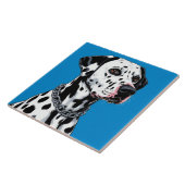 Dalmatische hond portret tegen blauwe achtergrond tegeltje (Zijkant)