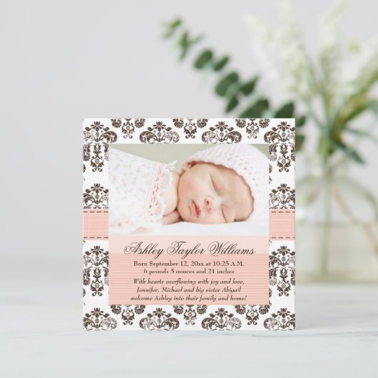 Damask Birth Announcement Roze en Brown Aankondiging (Staand voorkant)