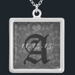Damask Monogram Trouwdatum Jubileum Ketting<br><div class="desc">De Kettingen van de Weddenschap van het huwelijk van het huwelijk - om achtergrondkleur te veranderen - klik aanpassen - geef uit - kies laatste hulpmiddel in daling onderaan menu en kies van één van de getoonde kleuren of ga uw rgb hexcode voor uw kleur van de douanebruiloft in -...</div>