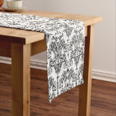 Damask Ornament zwart + je rug. Medium Tafelloper (Voorbeeld)