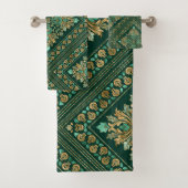  Damask Pattern - Emerald green and gold Bad Handdoek (Insitu)