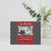 Damask Photo Cranberry Sla de datum op Aankondigingskaart (Staand voorkant)