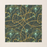 Damaspatroon met keten sjaal<br><div class="desc">Abstracte glamour in een donkergroene structuur. Golden en zilveren juwelen ringen op een groene achtergrond. met lichten en gloed.</div>
