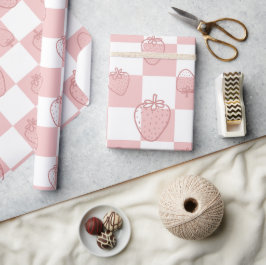 dambordpatroon met schattige aardbeien cadeaupapier
