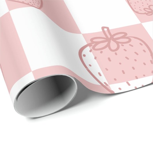 dambordpatroon met schattige aardbeien cadeaupapier (Rol Hoek)