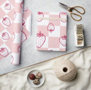 dambordpatroon met schattige aardbeien cadeaupapier