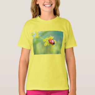 dame bovenop t-shirt