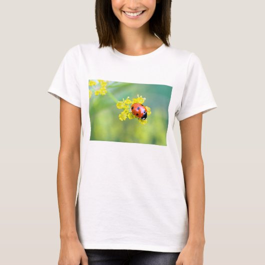 dame bovenop t-shirt (Voorkant)