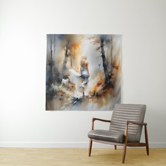 Dame die door een bos loopt wandkleed (In situ)