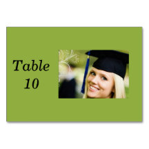 Dame in Afstudeerder Pet