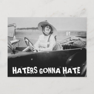 dame in auto-HATERS GONNA HATE Briefkaart