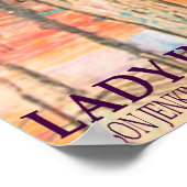 Dame in een Paarse dress Poster (Hoek)