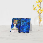 Dame in een Pet met Crows Mixed Media Wenskaart Kaart (Gele Bloem)