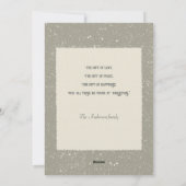  dame in sneeuw met kerstcadeautje feestdagenkaart (Achterkant)