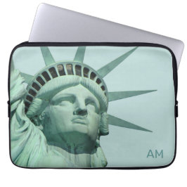 Dame Liberty en monogram op lichtblauw Laptop Sleeve