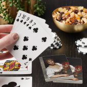 Dame met een rode waaier pokerkaarten (Insitu)