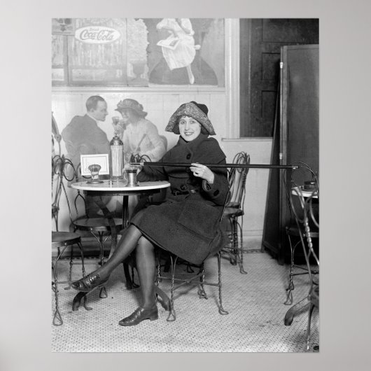 Dame met een Verborgen Flask, 1922.  foto Poster (Voorkant)