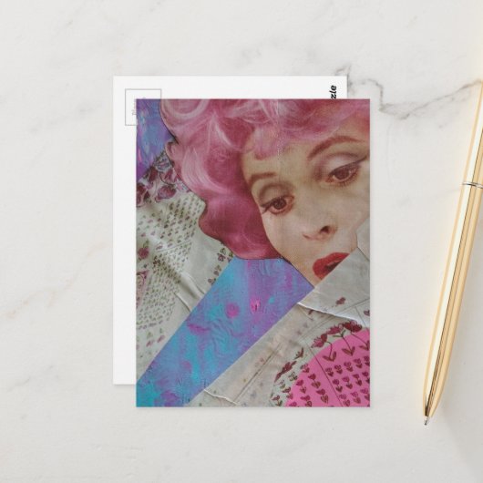 Dame met roze haar Retro Dames Mixed Media Collage Briefkaart (Voorkant / Achterkant in situ)