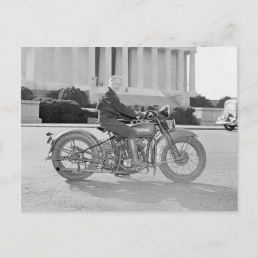 Dame Riding Motorcycle, 1937 Briefkaart (Voorkant)