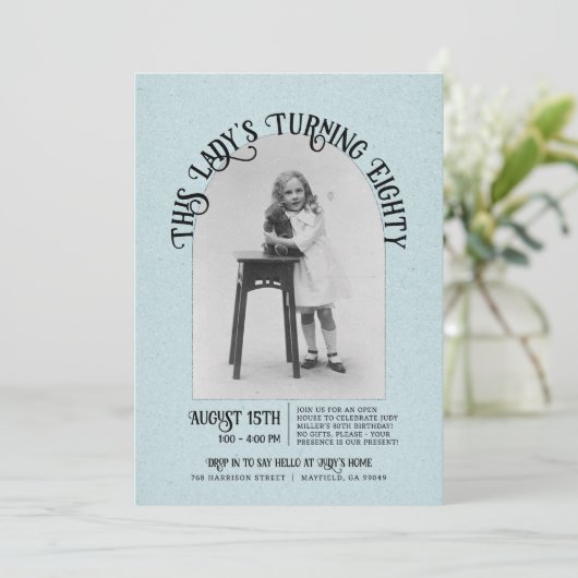 Dame wordt tachtig 80e verjaardag open huis kaart (Staand voorkant)