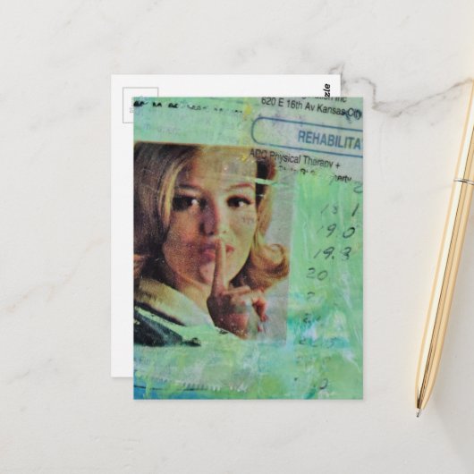 Dame zegt stille Mixed Media Collage Briefkaart (Voorkant / Achterkant in situ)