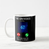 Dames 67 Meme Het Universum Roept V-hals  Koffiemok (Links)