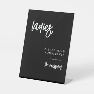 Dames eenvoudige bruiloft Bathroom Basket Sign Reclamebord Met Voetstuk