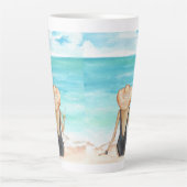 Dames op het strand latte mok (Voorkant)