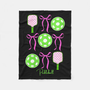 Dames preppy roze pickleball shirt waar meisjes va fleece deken