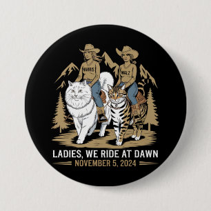 Dames We Rijden Bij Dageraad Kamala Harris Walz Ka Ronde Button 7,6 Cm