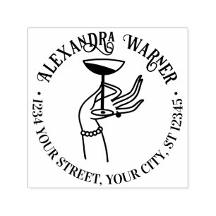 Dameshand die champagneglas vasthoudt retouradres zelfinktende stempel