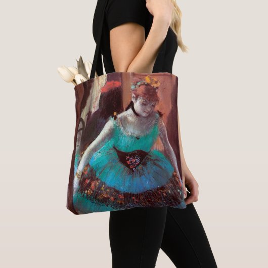 Dancer die haar kleedkamer verlaten door Degas Tote Bag (Dichtbij)