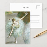 Dancer in Groen | Edgar Degas Briefkaart<br><div class="desc">Dancer in Green (1883) door de Franse impressionist Edgar Degas. Degas is beroemd om zijn pasteltekeningen en olieschilderijen. Hij was de baas in het weergeven van beweging,  zoals te zien is in zijn vele werken van balletdansers. Gebruik de ontwerphulpmiddelen om douanetekst toe te voegen of het afbeelding te personaliseren.</div>