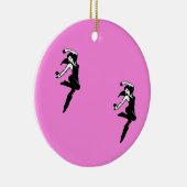 Dancer silhouette op roze keramisch ornament (Rechts)