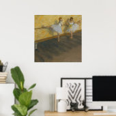 Dancers die in de Barre - Edgar Degas oefenen Poster (Thuiskantoor)